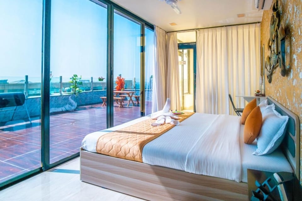 Bed, View (from property/room), Balcony/Terrace, Photo of the whole room, Bedroom