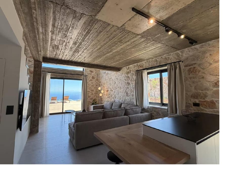Michael Villa Bed and Breakfast in Katastari