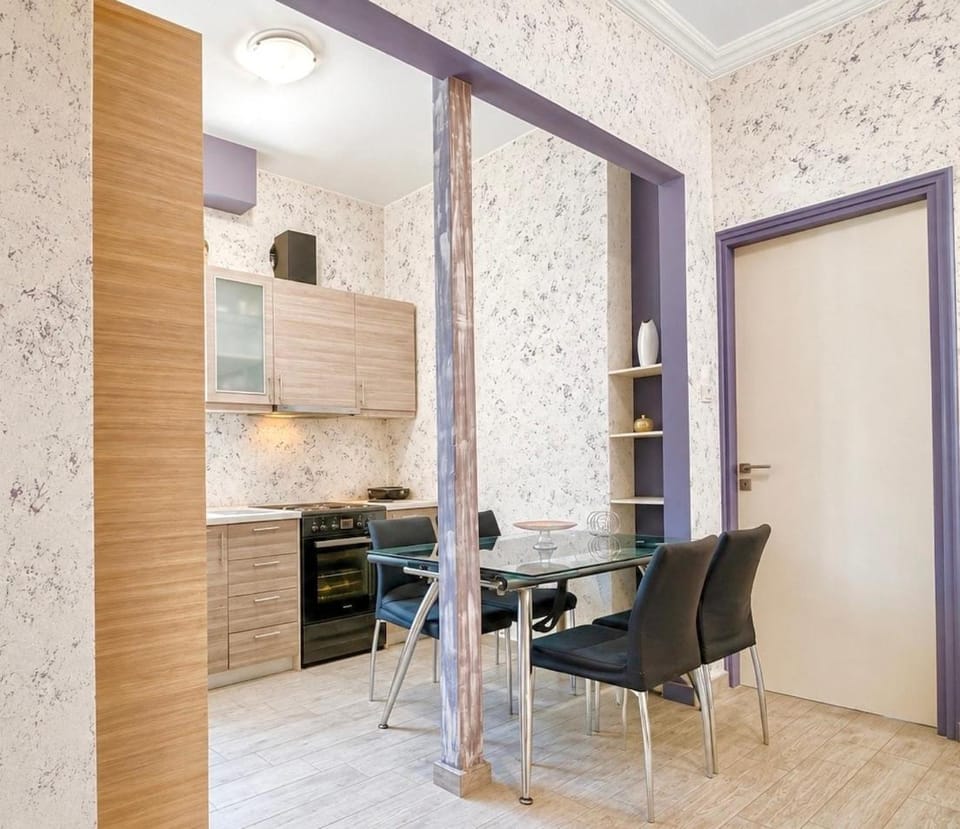 Transit Hub Pad - Steps to Metro -Sleeps 3 by ΜΡS Apartment in Athens