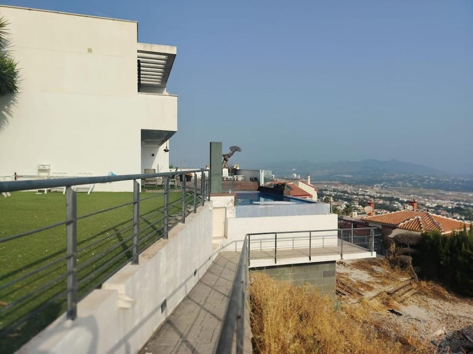 Magnificent villa with panoramic views Villa in Alhaurín de la Torre