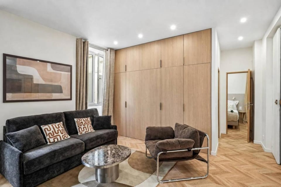 Lavie Maison - Near City Hall, Paris Apartment in Paris