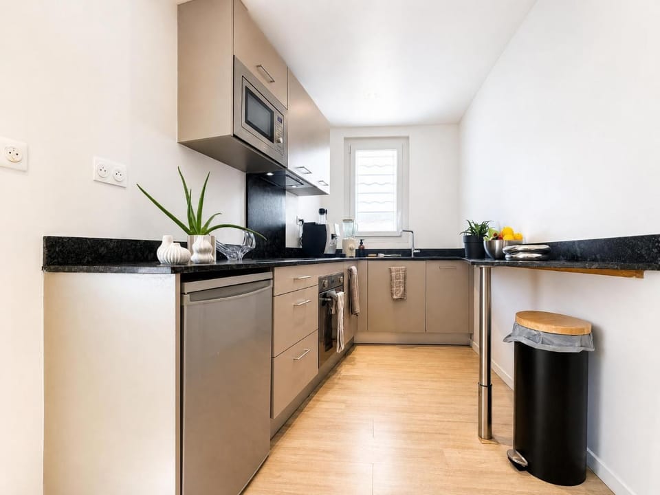 Kitchen or kitchenette, dishwasher, oven, stove