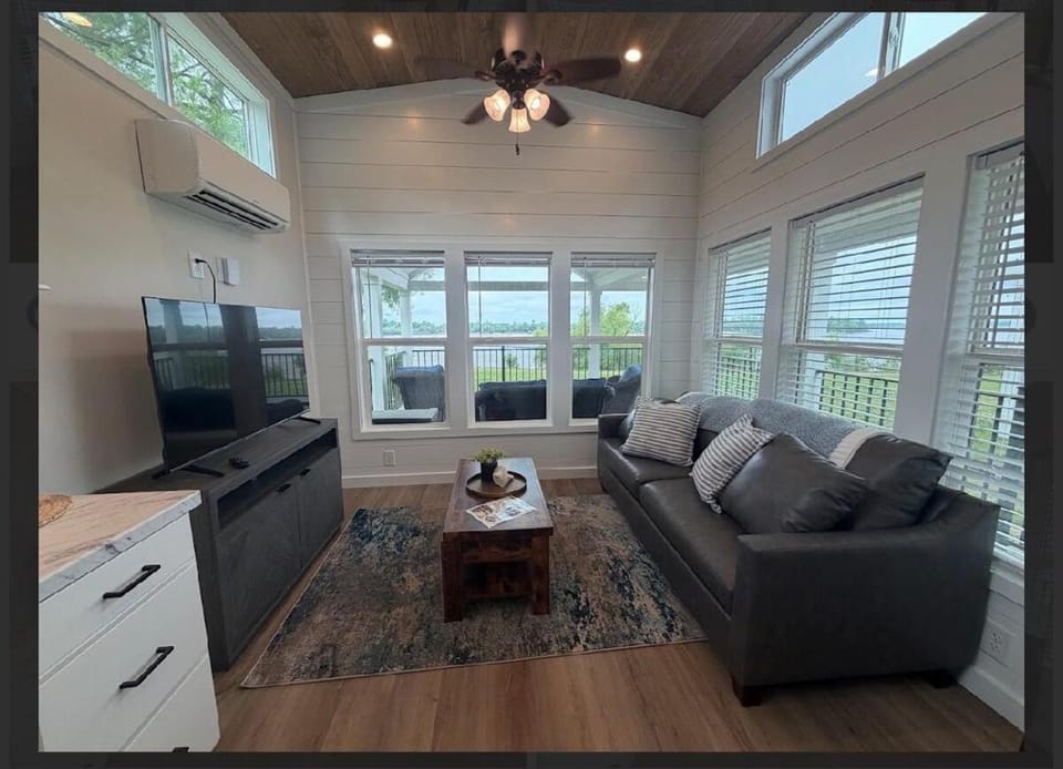 Delta Nights Tiny Home on the Mississippi River House in Vicksburg