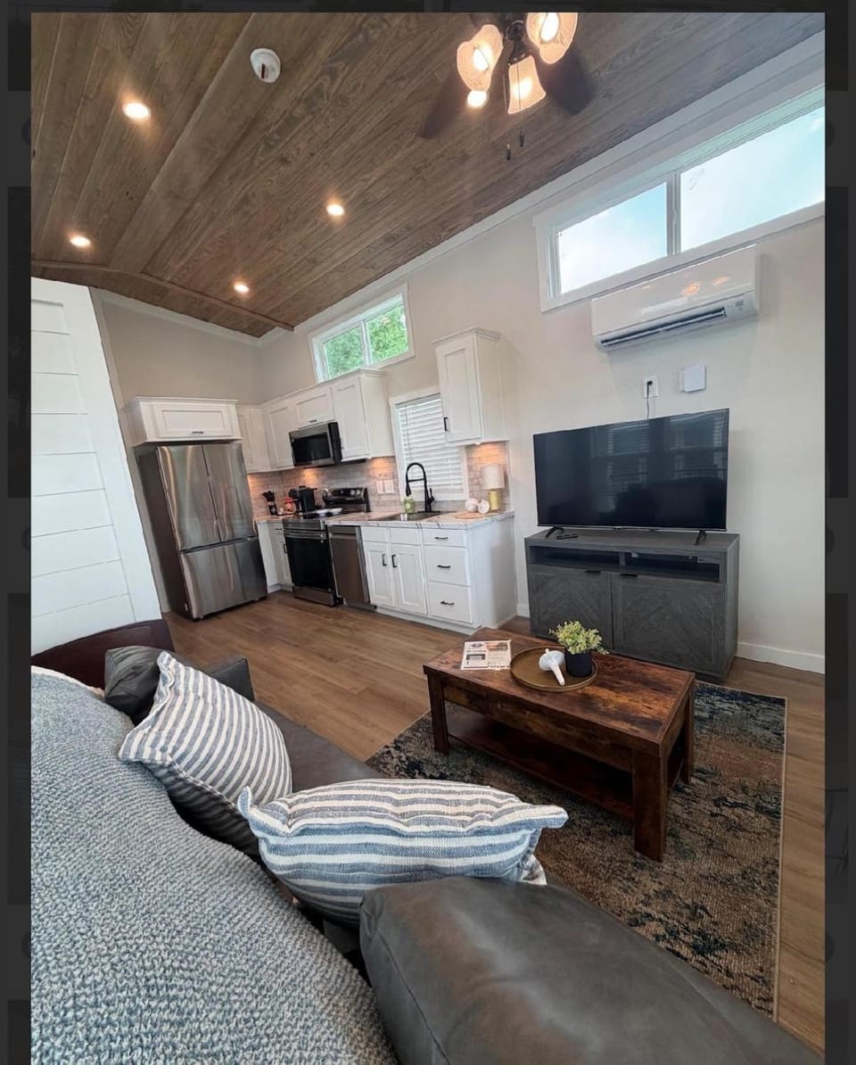Delta Nights Tiny Home on the Mississippi River House in Vicksburg