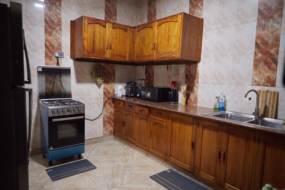 Coffee/tea facilities, Kitchen or kitchenette, dishwasher, oven, stove