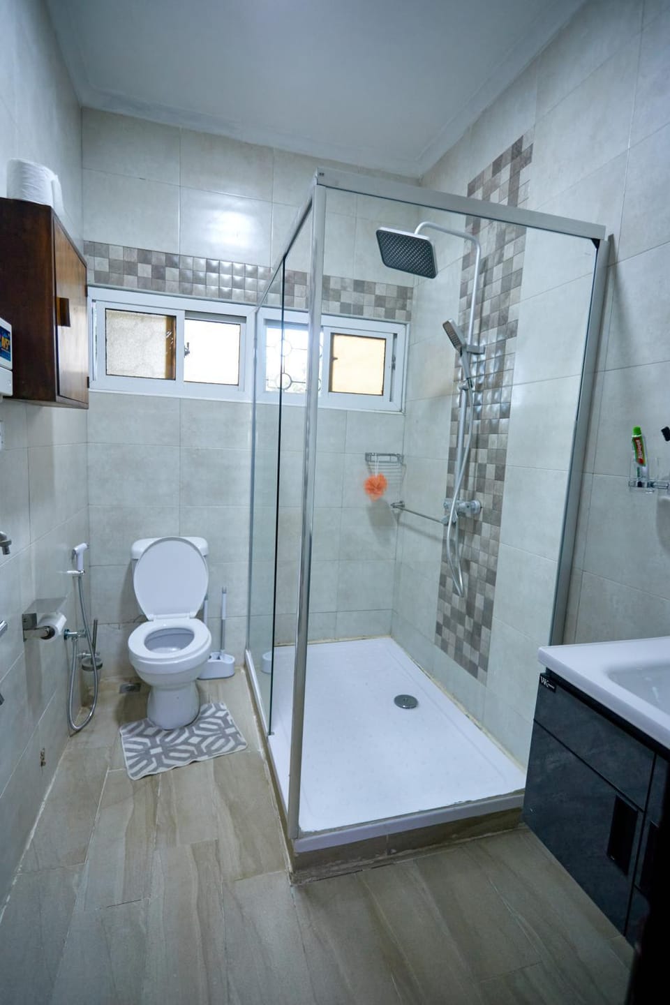 Shower, Toilet, Bathroom, bidet, towels