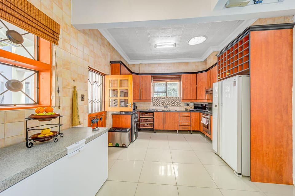 Kitchen or kitchenette, oven, pet friendly, stove, Internal: Not applicable to any particular room