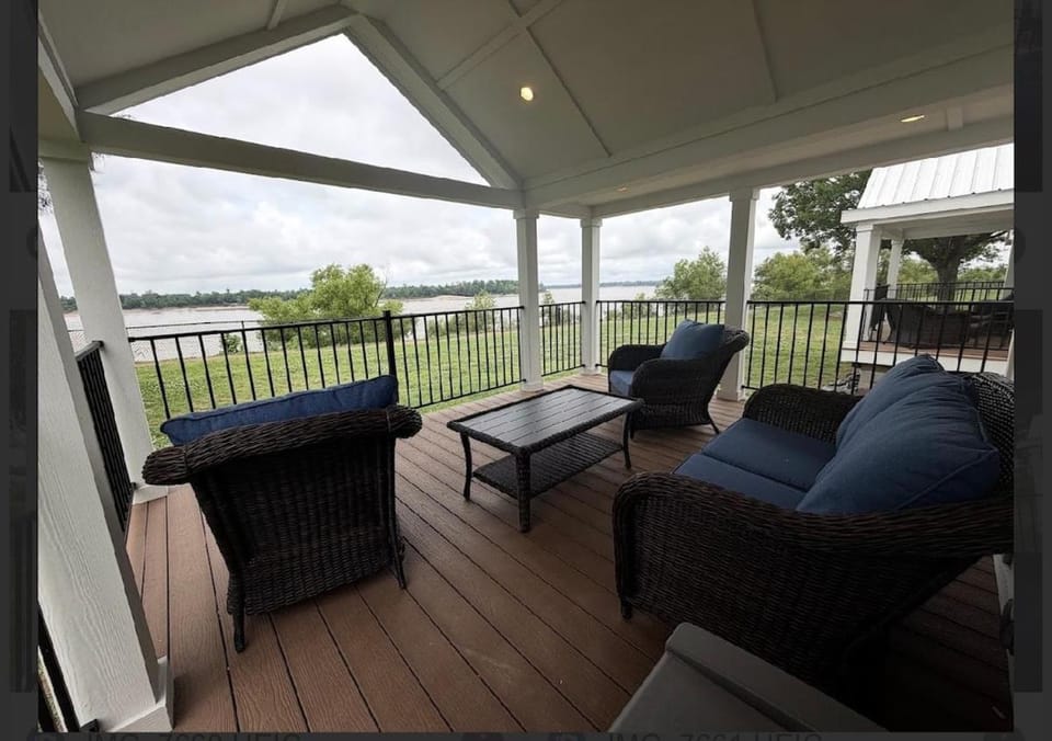 RiverMist Modern Tiny Home House in Vicksburg