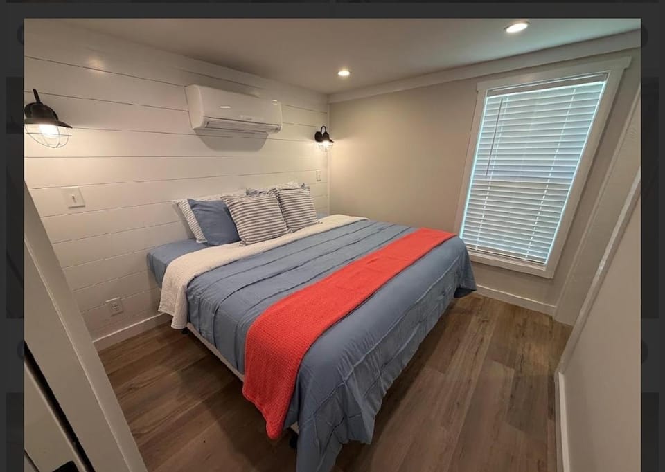 RiverMist Modern Tiny Home House in Vicksburg