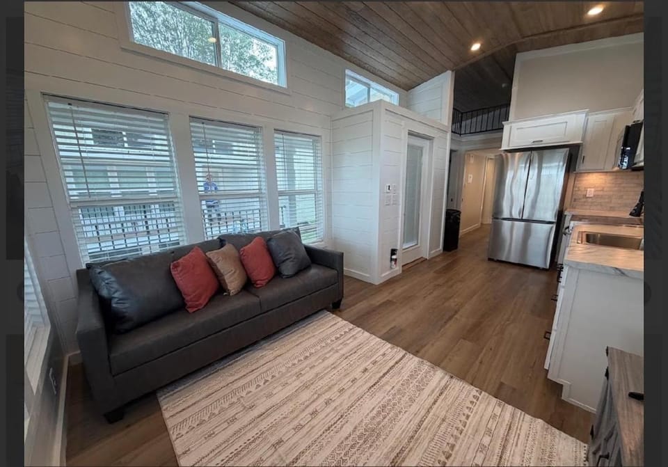 Belle Point Modern Tiny Home House in Vicksburg