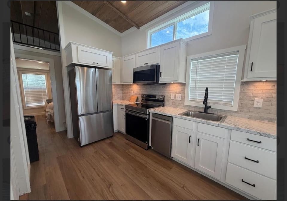 Belle Point Modern Tiny Home House in Vicksburg