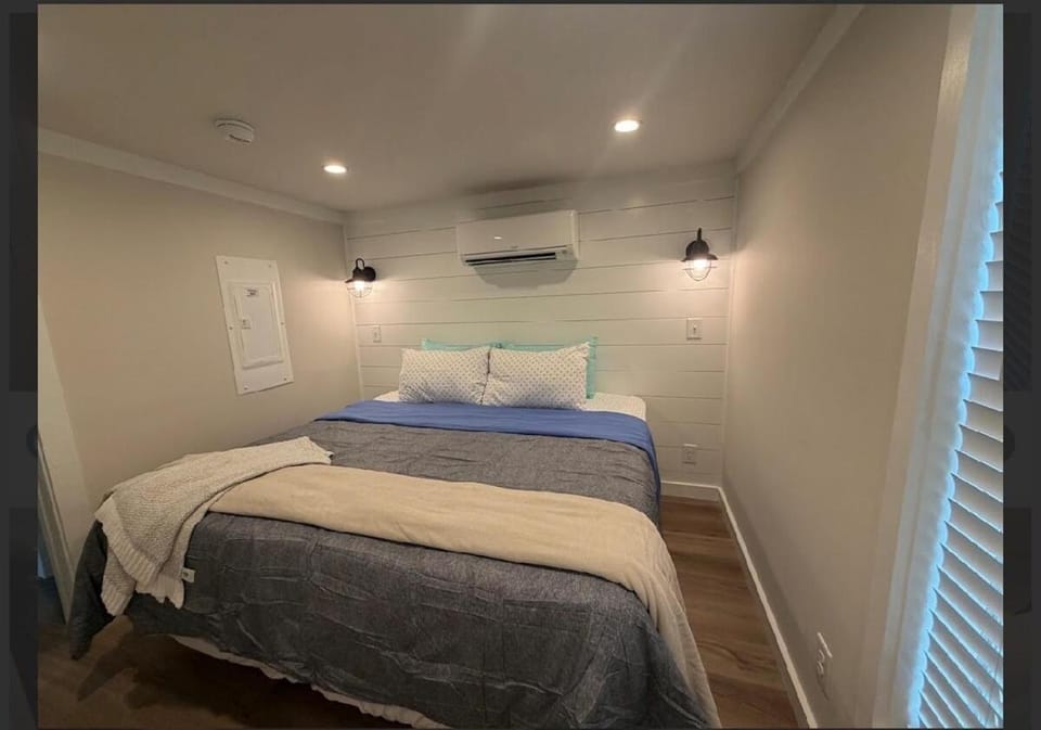 Belle Point Modern Tiny Home House in Vicksburg