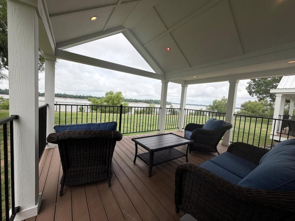 Cottonwood Modern Tiny Home House in Vicksburg