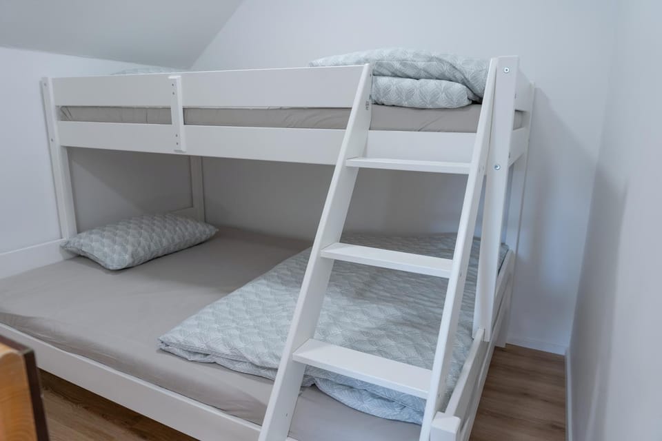 Bed, Photo of the whole room, bunk bed