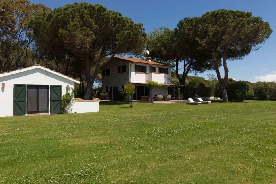 Property building, Day, Garden, Garden view