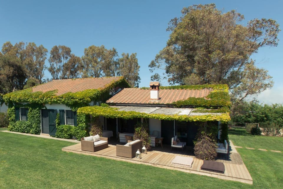 Property building, Patio, Natural landscape, Garden, Garden view