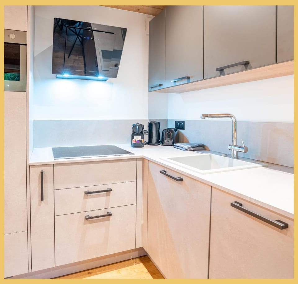 Kitchen or kitchenette