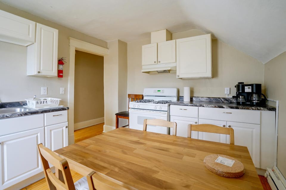 Twin Cities Duplex Near Downtown Minneapolis Apartment in Saint Paul