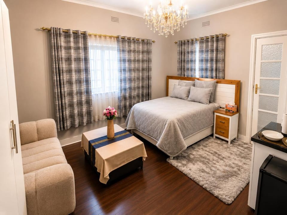 Bed, Living room, Photo of the whole room, Seating area, Bedroom