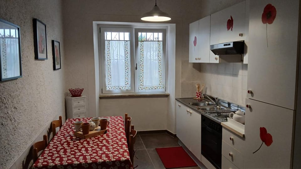 Dining area, oven, stove, toaster