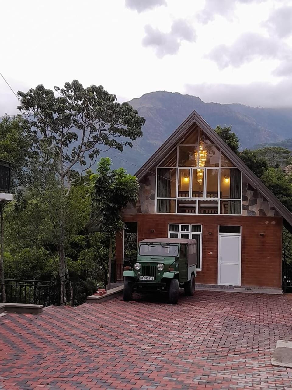 Property building, Natural landscape, Mountain view, Parking