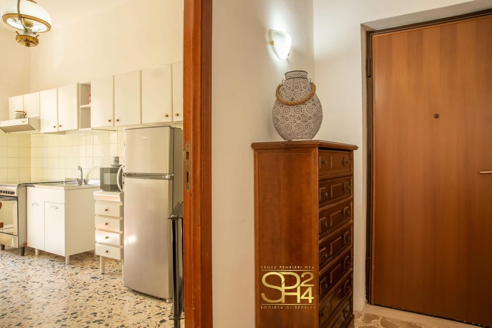 Kitchen or kitchenette, oven