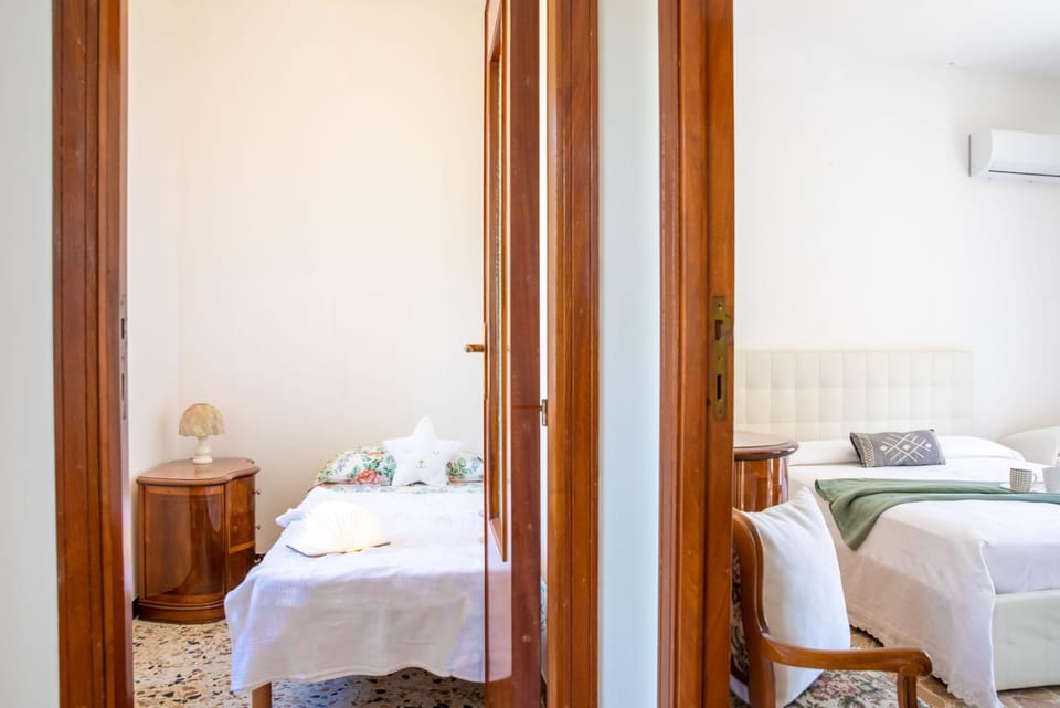 Bedroom, towels, air conditioner