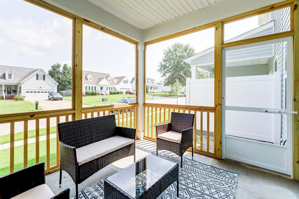 2 Townhome Retreat | Sleeps 12 | 40 Min to Raleigh House in Wilson
