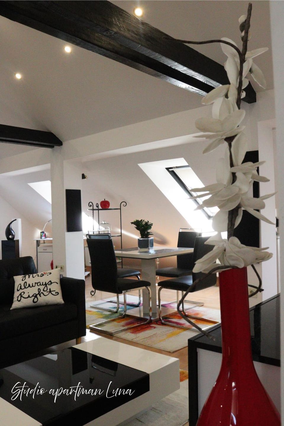 Living room, Seating area, Dining area