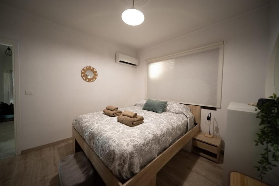The Beach House Apartment, 2BR Sea View Apt, Pool, Tennis Court Apartment in Limassol District