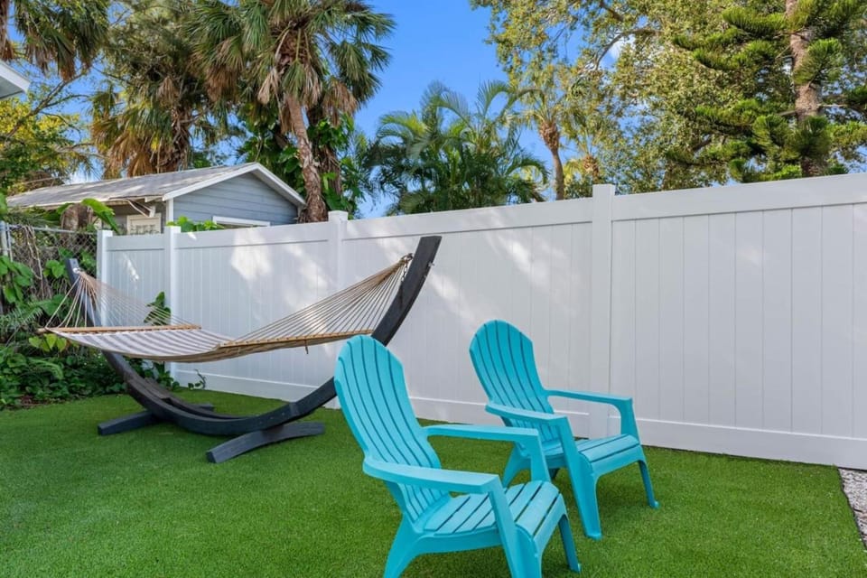 August Pet Friendly and Hot Tub Suite A Country House in Indian Rocks Beach