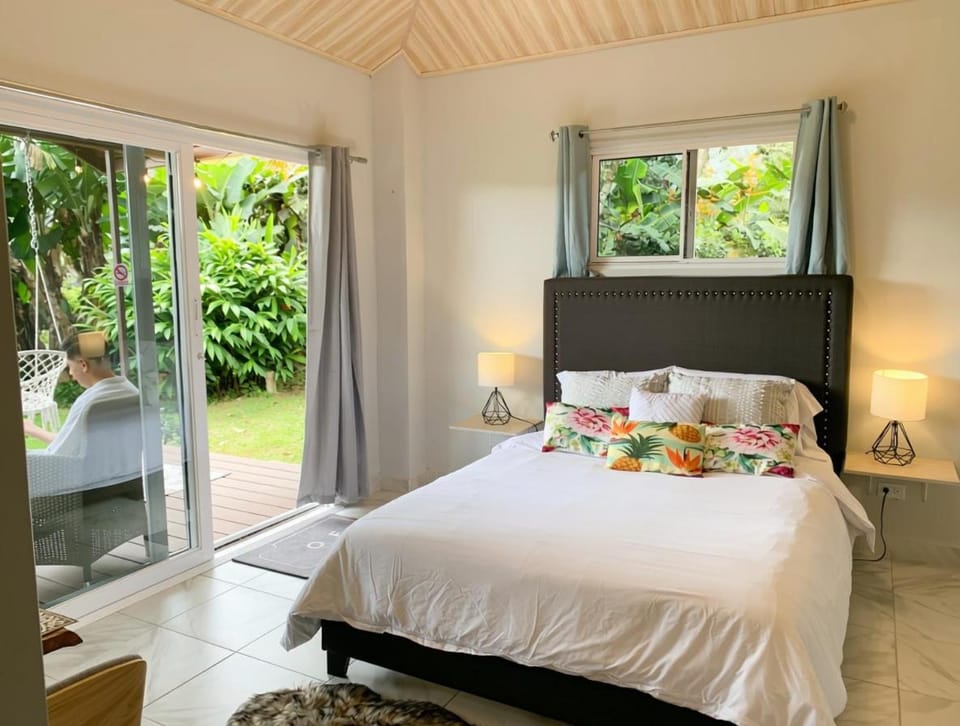 Bed, Garden view