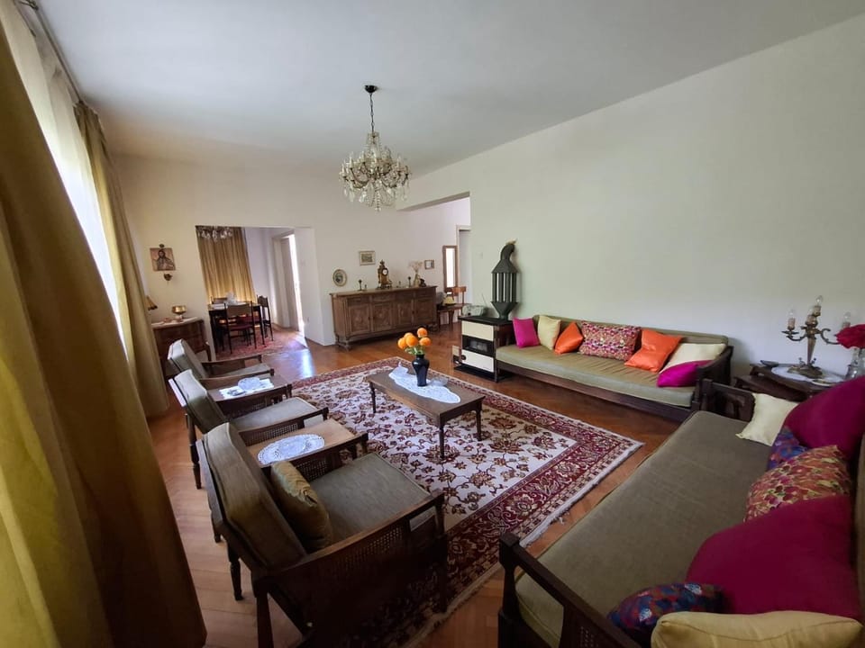 Living room, Photo of the whole room, Seating area, Dining area