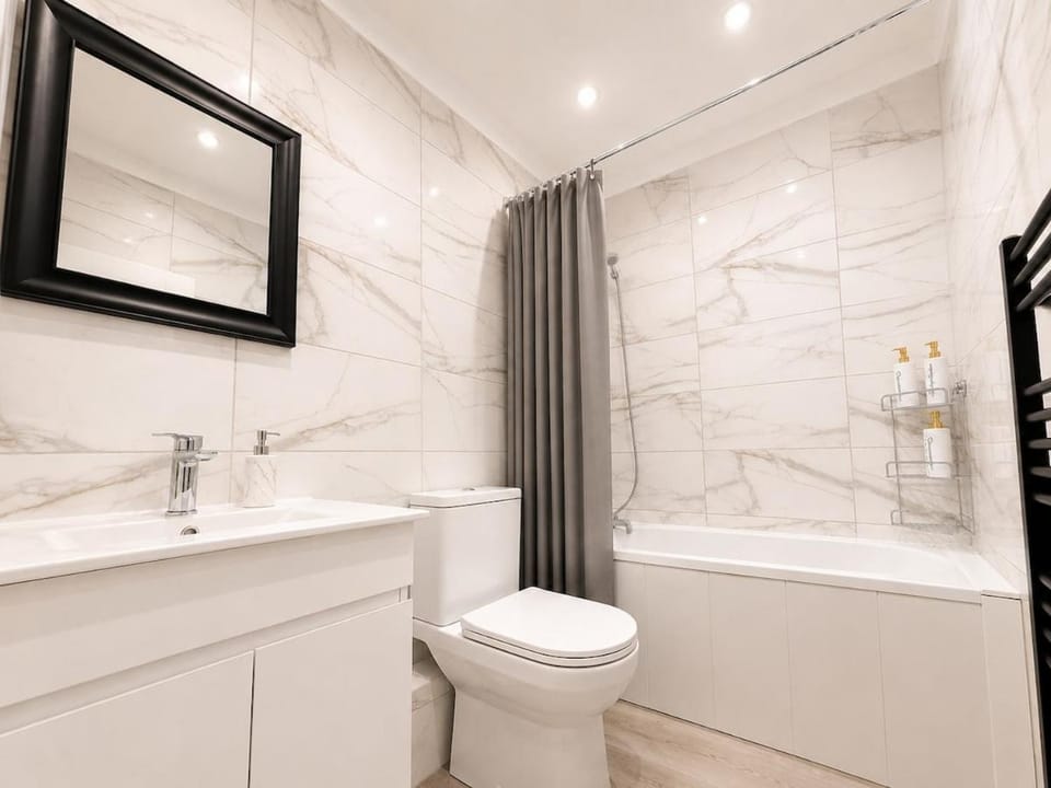 3 BR Flat - Perfect for Contractors and Long Stays Apartment in Newport