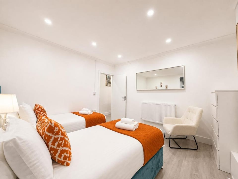 3 BR Flat - Perfect for Contractors and Long Stays Apartment in Newport