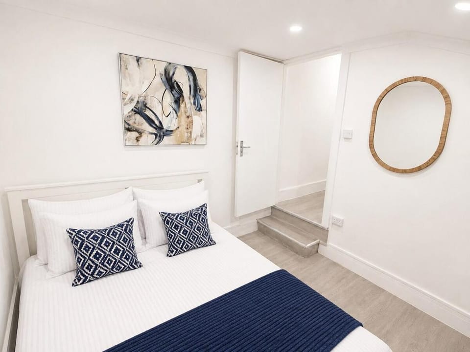 3 BR Flat - Perfect for Contractors and Long Stays Apartment in Newport