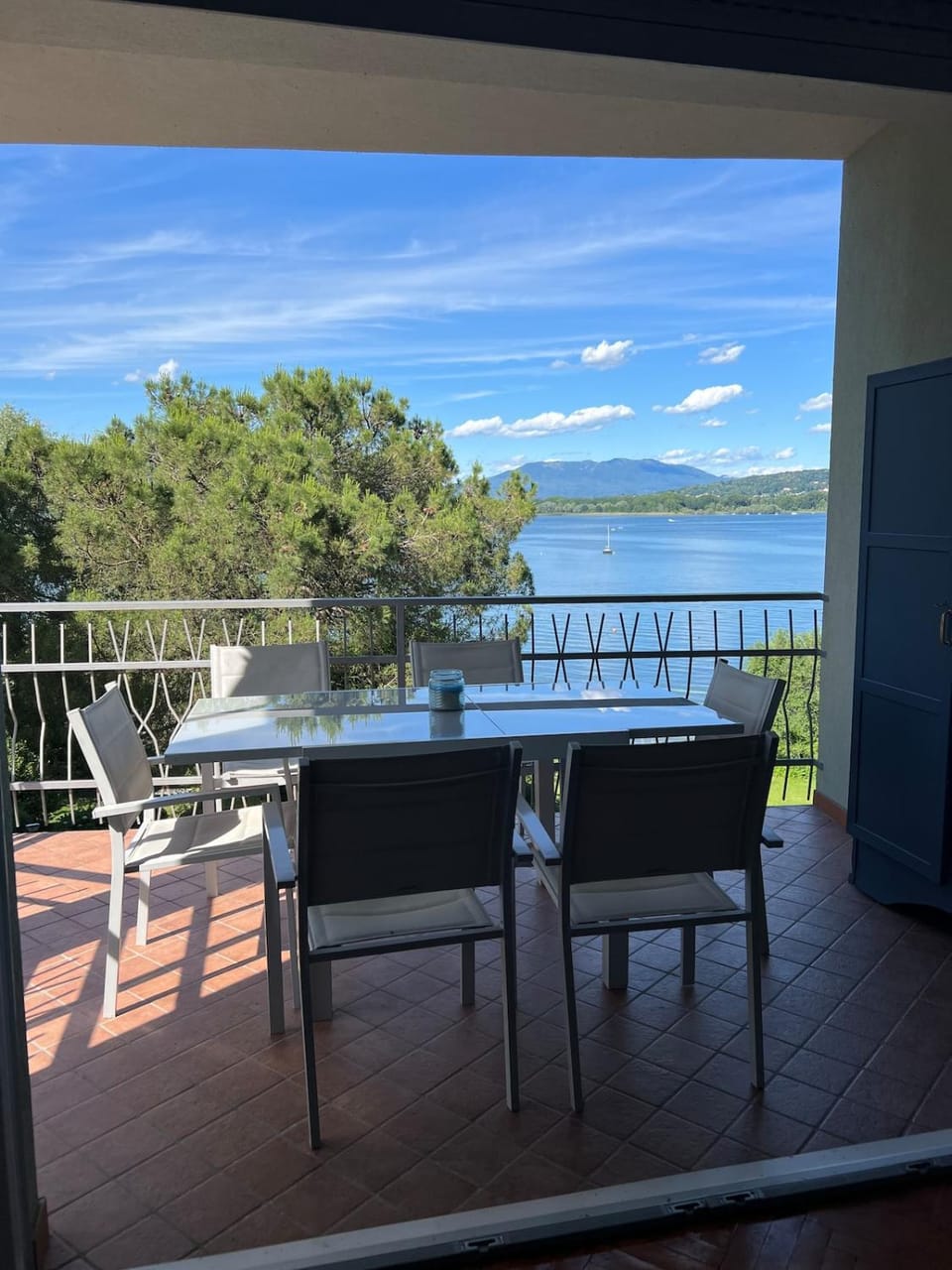 Panorama Blu - Lake View Apartment in Arona