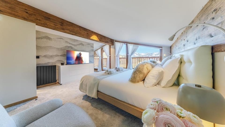Luxury chalet - fireplace heated pool & sauna House in Megève