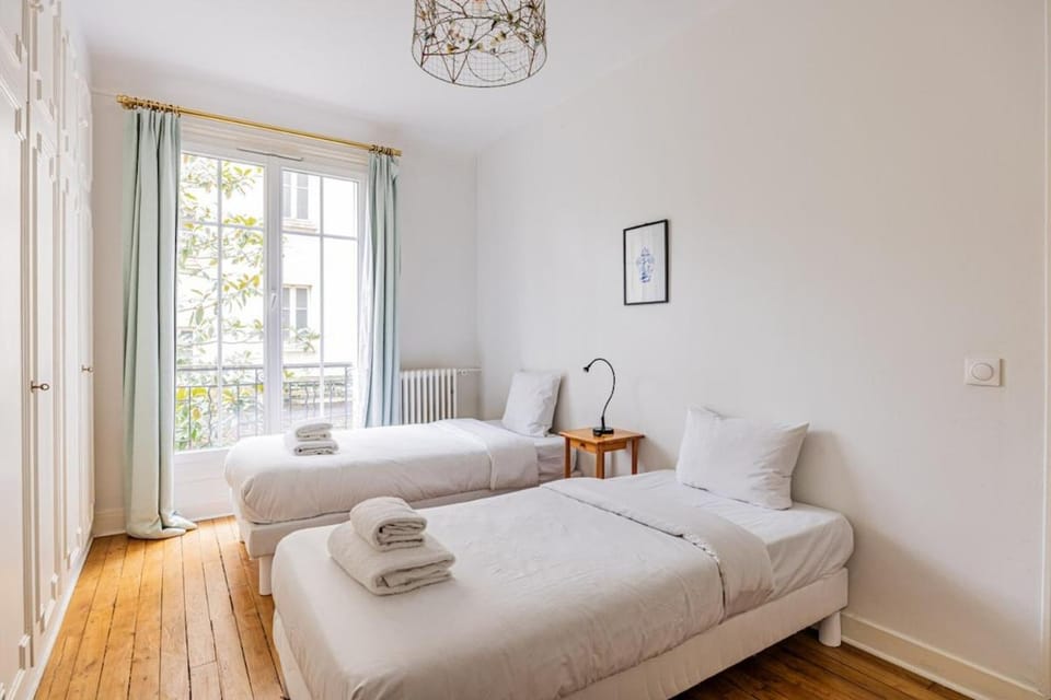 Parc Montsouris - In a pretty square - 2 bedrooms Apartment in Paris
