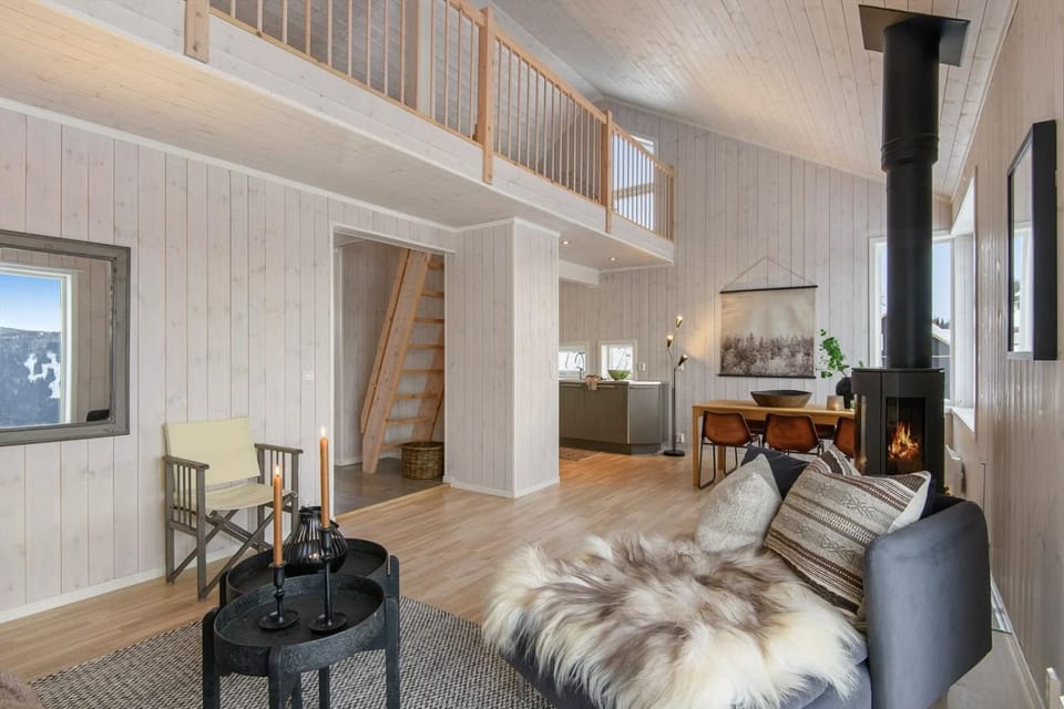 Living room, Seating area, Dining area, fireplace