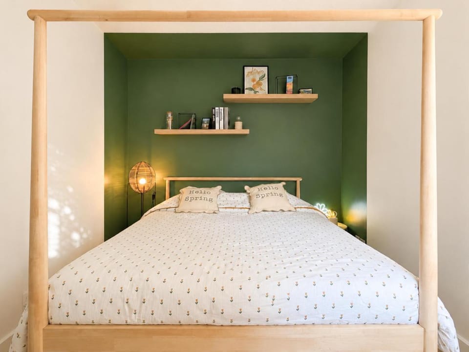 Bed, Night, Photo of the whole room, Bedroom, towels, wardrobe