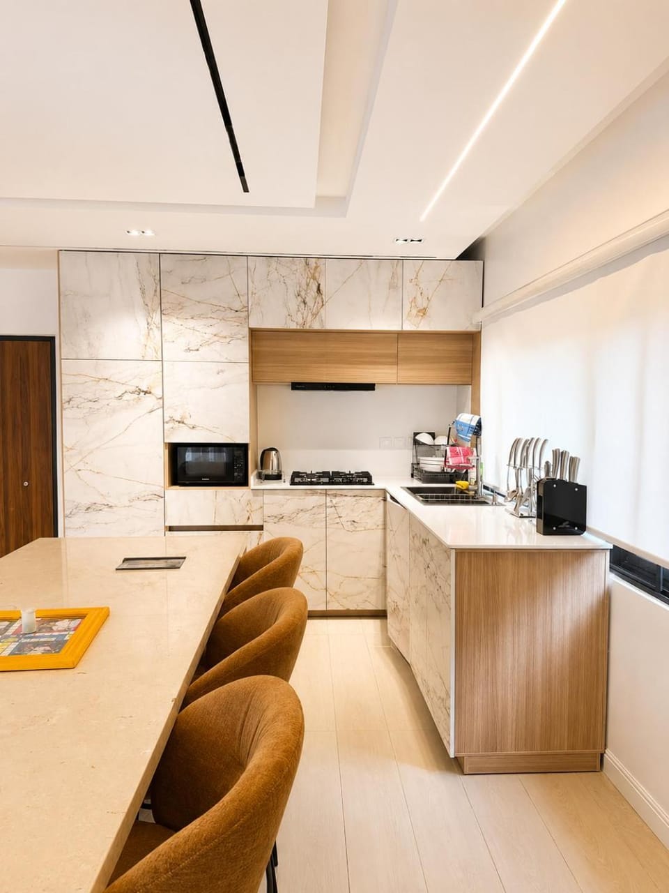 Coffee/tea facilities, Kitchen or kitchenette, Dining area, stove