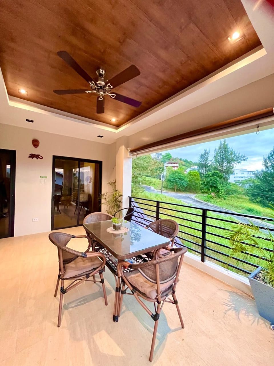 Humble Cocoon Entire Villa Pool, Jacuzzi, Near beach House in Olongapo