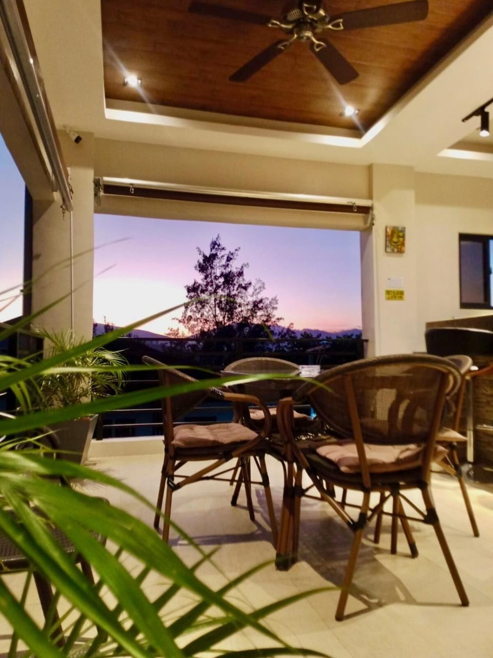 Humble Cocoon Entire Villa Pool, Jacuzzi, Near beach House in Olongapo