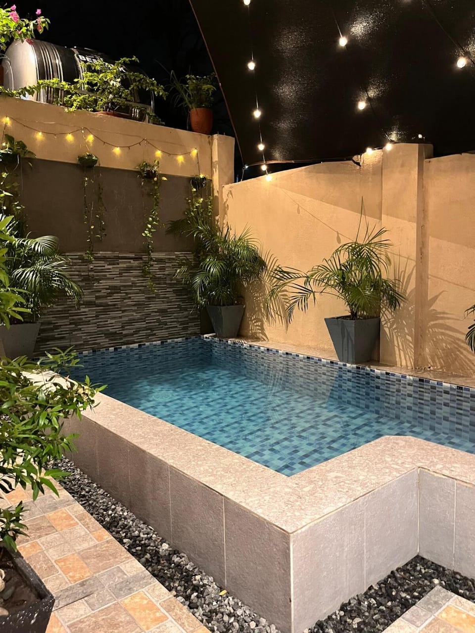 Humble Cocoon Entire Villa Pool, Jacuzzi, Near beach House in Olongapo