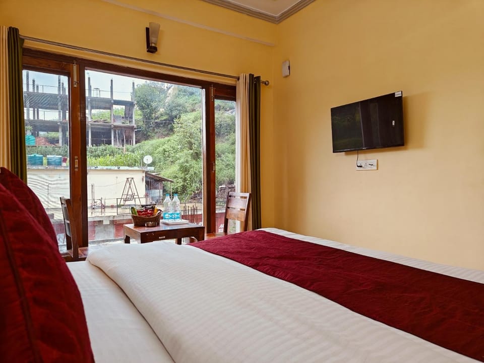 Communal lounge/ TV room, Bed, TV and multimedia, Bedroom