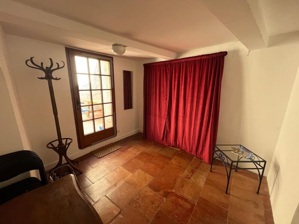 Studio avec terrasse au pied de la Cité Apartment in Carcassonne