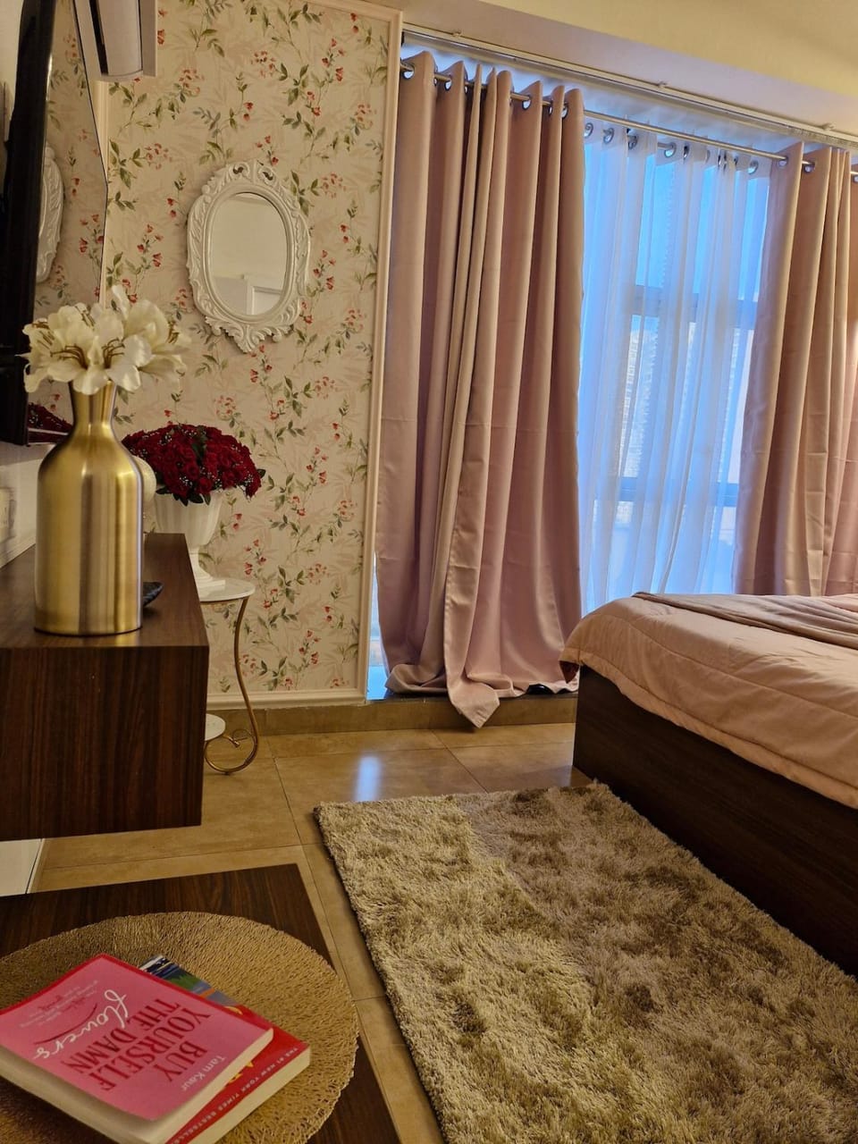 European Style Luxe Studio by Vimdra Bliss Apartment in Noida