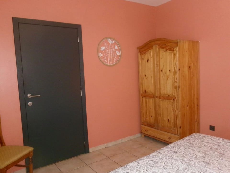 Photo of the whole room, wardrobe