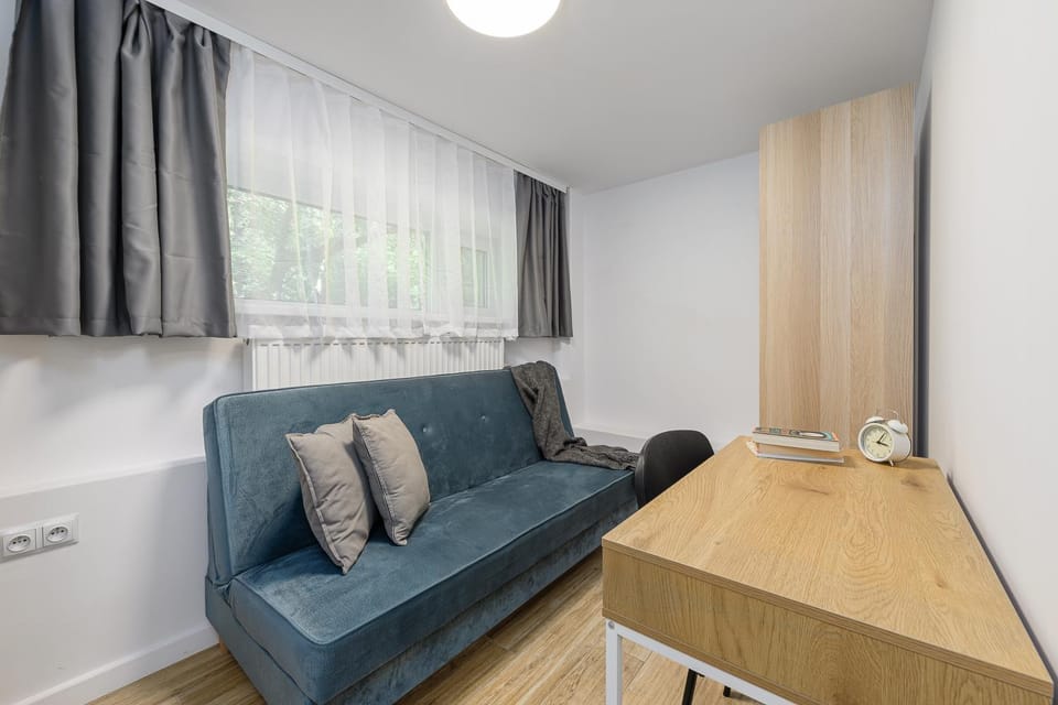 Bed, Seating area, Bedroom, wardrobe